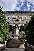 Tivoli - Villa d'Este. Fontana del bicchierone. 